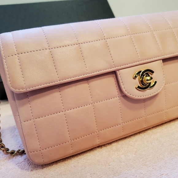 Authentic Chanel Chocolate Bar Flap Bag in Pink - Picture 6 of 17